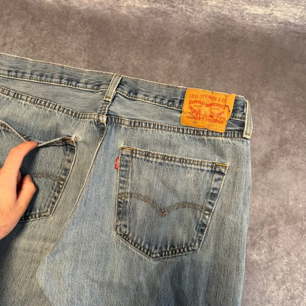 Levis‎ 501 Original Fit Button Fly Jeans Mens 36x30 Light Wash Blue Denim